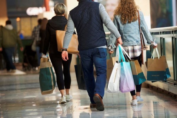 Récord de ventas online impulsa temporada de compras navideñas en EEUU, según un informe