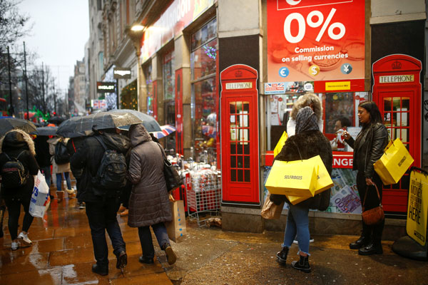 Mal tiempo genera baja afluencia de clientes al Boxing Day en Reino Unido