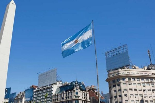 Banco central de Argentina baja tasa de referencia de 58% a 55%