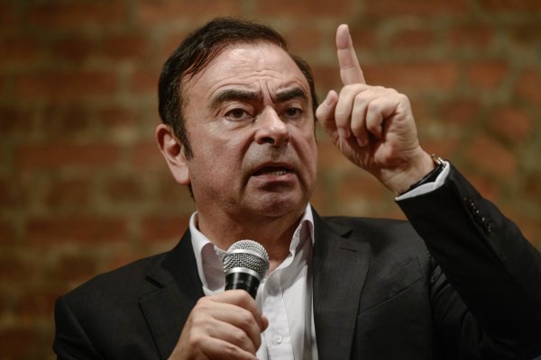 Expresidente de Nissan-Renault acusado de fraude deja arresto domiciliario en Japón y llega a Líbano