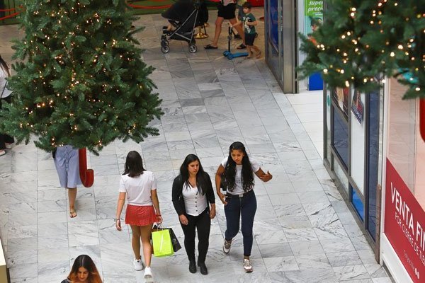Comercio repuntó fuerte en días cercanos a Navidad, pero ventas del retail siguen arrastrando efectos de la crisis