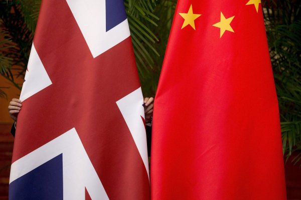 China suspende programa conjunto entre bolsas de Londres y Shangái por críticas a manejo de crisis en Hong Kong