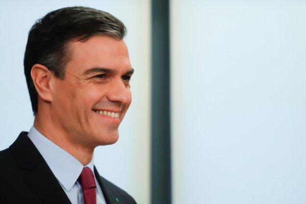 Pedro Sánchez gana respaldo catalán necesario para gobernar en España