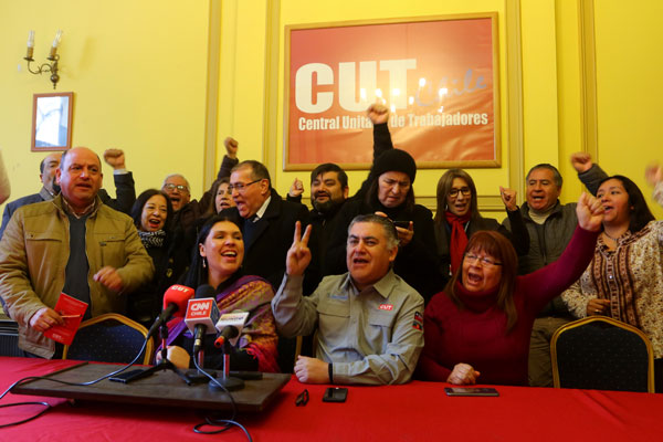 Desde 2017 Bárbara Figueroa y Nolberto Díaz lideran la Central Unitaria de Trabajadores (CUT). Foto: Agencia Uno