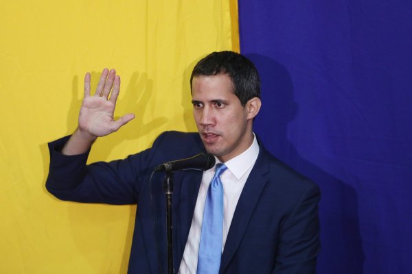 <p>Venezuela: gobierno de Maduro se apodera del palacio legislativo y la oposición reelige a Guaidó</p>
