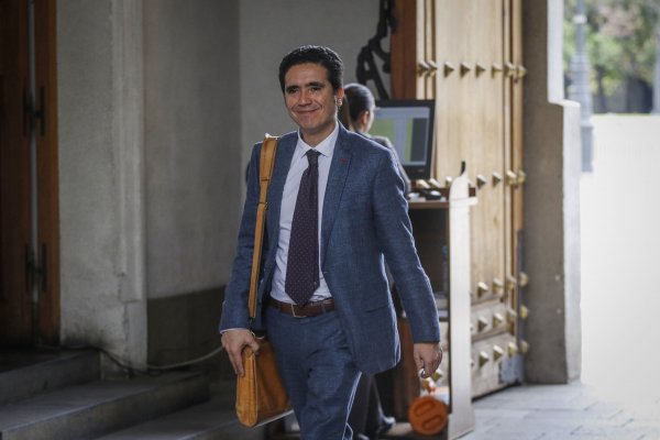Briones admite que tensión "agrega ruido" y mercado ...