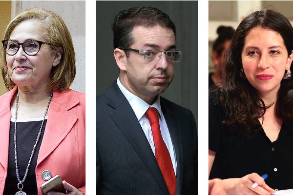 La senadora PPD, Adriana Muñoz, el diputado de la DC Gabriel Silber y la diputada del CS, Gael Yeomans se reunieron ayer para afinar una propuesta común de la oposición en pensiones.