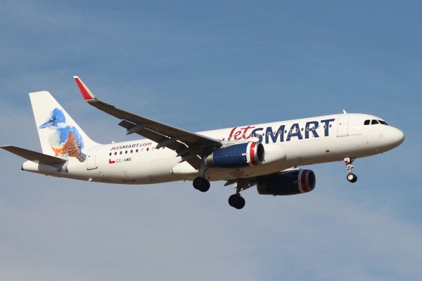 <p>Jetsmart inicia operaciones de nueva ruta directa entre Santiago y Bogotá</p>