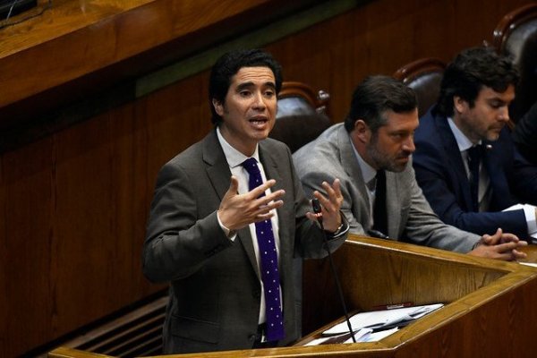 Ministro Briones admite retraso y anuncia que presentará proyecto de rentas regionales en marzo