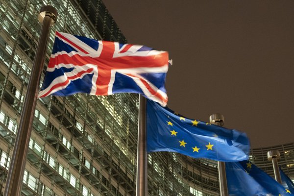 Parlamentarios británicos dan vuelta a la página de la crisis y aprueban ley del Brexit