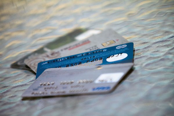 En Chile existen más de 11 millones de tarjetas de débito vigentes. Foto: Agencia Uno