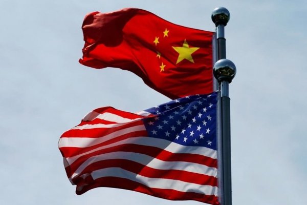 Acuerdo comercial con China depende de éxito de fase uno, dice asesor económico de Trump