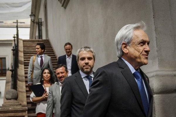 Piñera ajusta piezas en su entorno y crea nuevo cargo: director de Comunicaciones de Presidencia