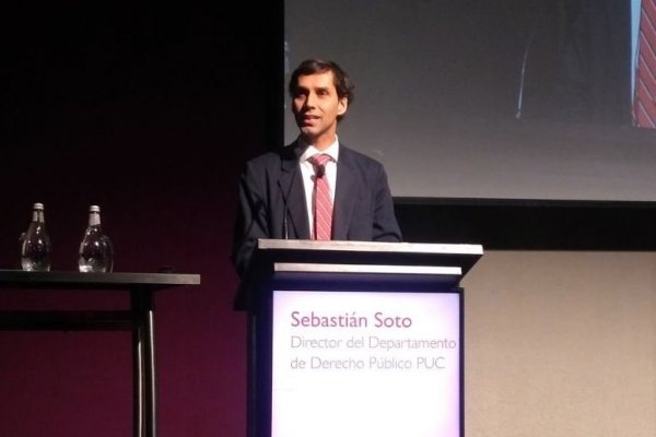 Asesor constitucional de La Moneda: "Se vienen tiempos de movilizaciones, donde se van a revisar todos los temas"