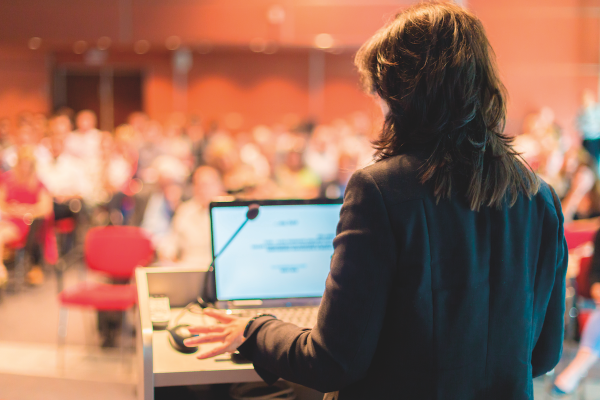 Estudio revela que muy pocas mujeres dirigen grandes empresas en Europa