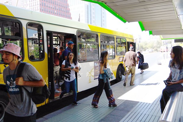 Gobierno ingresa decreto a Contraloría para dejar sin efecto nueva alza de $ 10 al transporte público