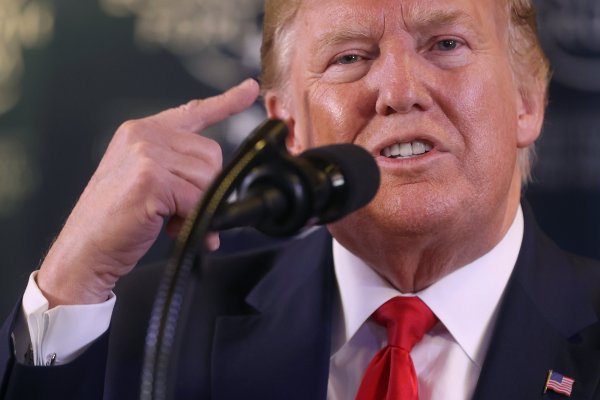 Trump amenaza con elevados aranceles a automóviles si no hay acuerdo con la UE