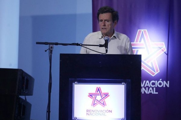Carlos Larraín, extimonel de RN y la crisis: "Soltaron la Constitución a cambio de nada"