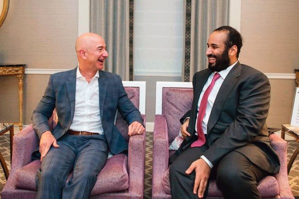 Bezos con Mohammed bin Salman durante su visita a EEUU, en 2018. Foto: Agencia de Prensa Saudita