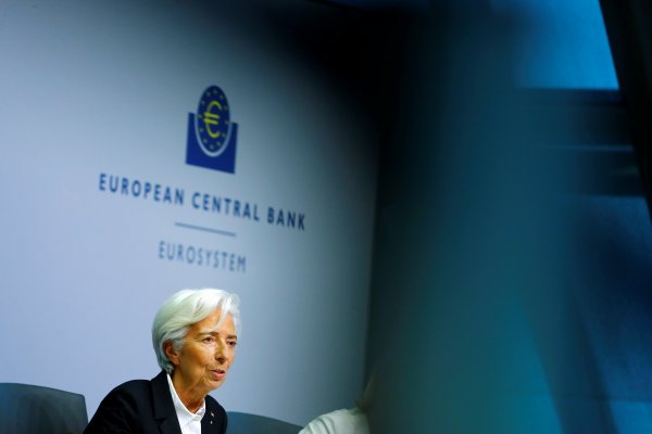 BCE mantiene sin cambios las tasas y lanza revisión de su estrategia