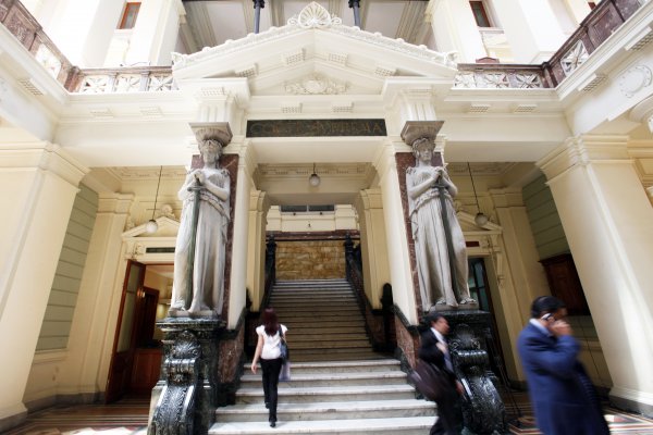 Corte Suprema aplica millonarias multas a laboratorios por colusión