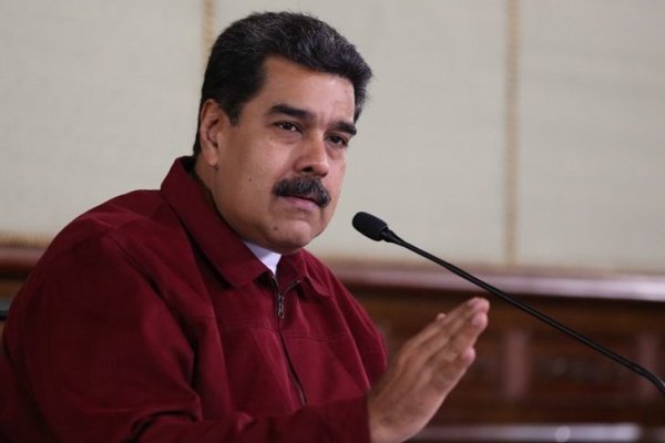 Maduro propone privatizar petróleo ante desplome económico de Venezuela