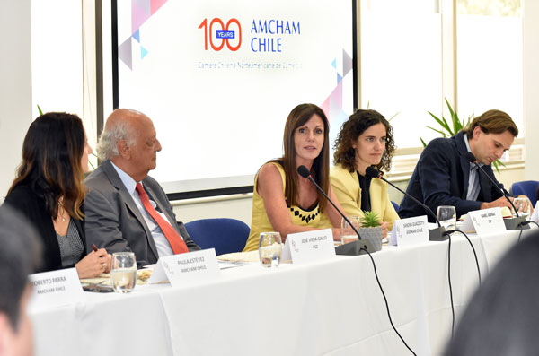 Amcham aborda con sus socios proceso de cambios a la Constitución