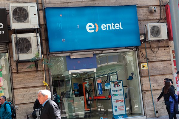 Entel deja atrás las pérdidas gracias a la venta de torres en Chile y en Perú