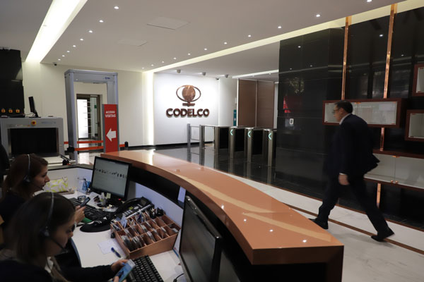 Codelco cuestiona documentos presentados por caso seguros