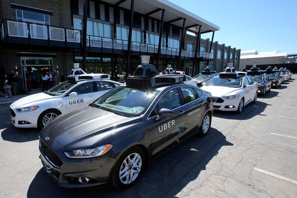 Uber busca financiamiento radical para impulsar división de autos sin conductor