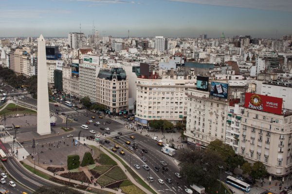 Activos argentinos se debilitan y riesgo país sube por cautela ante reestructuración