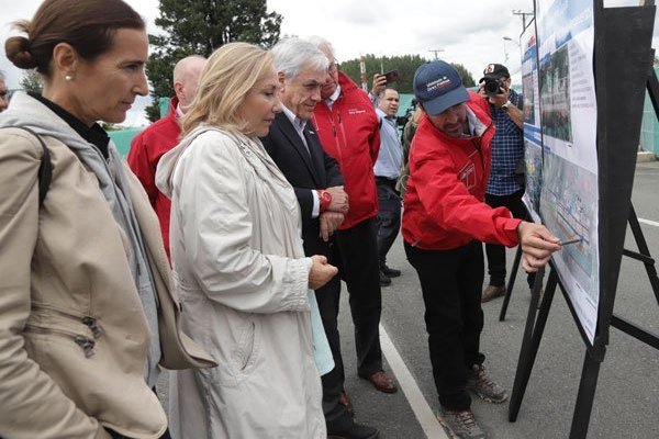 Piñera asegura que obras del Puente Chacao se harán en plazos estipulados