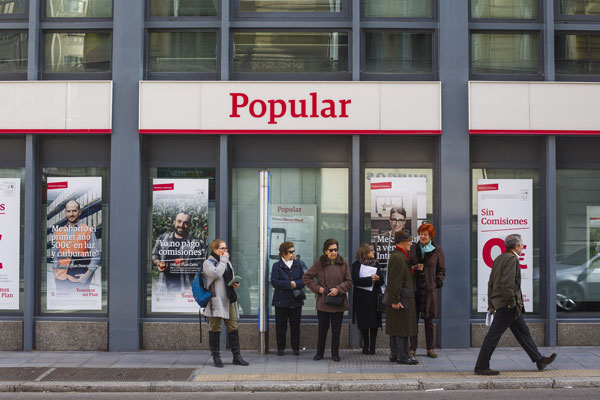 El Banco Popular fue adquirido en 1 euro por el Banco Santander en 2017.