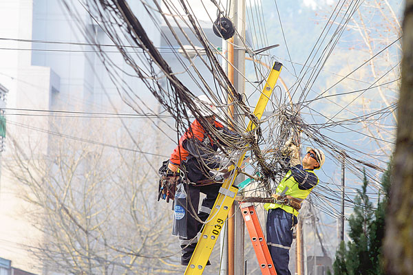 Diputados cuestionan escaso trabajo prelegislativo de ley larga de distribución eléctrica