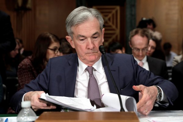 Fed muestra cauto optimismo sobre economía de EEUU pese a nuevos riesgos por Covid-19