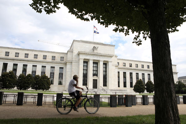 Fed considera que la política será apropiada “por un tiempo” en medio de los riesgos