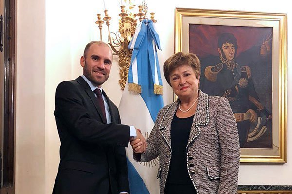 FMI dice deuda argentina es insostenible, acreedores deben hacer una "contribución"