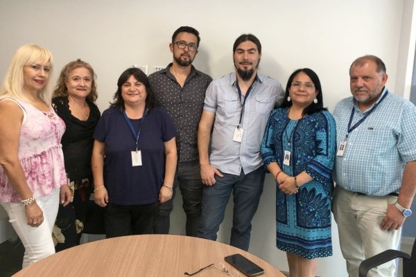 Directora Anfine, Blanca Salazar, Blanca Álvarez y Marianela Campos. Secretario, Alexis Díaz-Moyá; presidente, Marcelo González B; tesorera, Marcela Herrera y el representante ANEF, Claudio Olivares. (Lectura de izquierda a derecha)