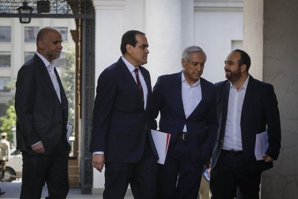 Oposición le reclama a Piñera que es su responsabilidad controlar el orden público