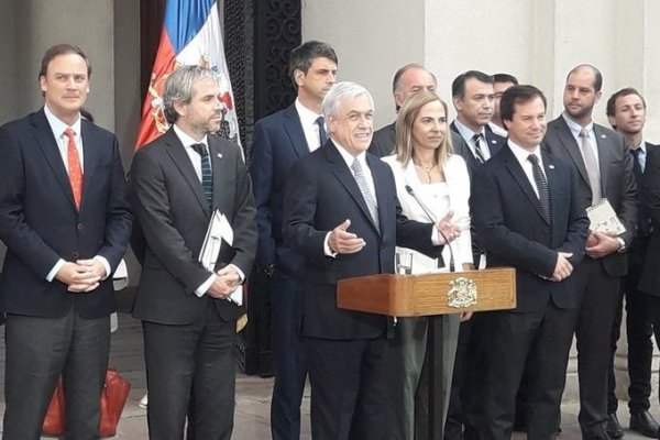 Piñera al retomar funciones llama a acuerdo para “condenar violencia y defender la democracia”