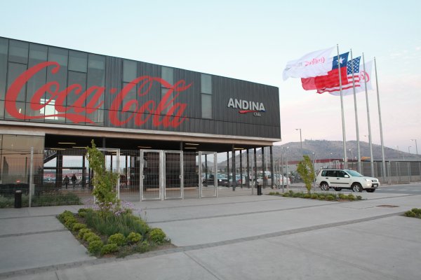 <p>La embotelladora de Coca-Cola opera en Chile, Argentina, Brasil y Paraguay. Foto: Rodolfo Jara</p>