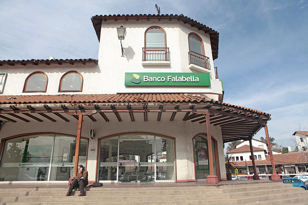 Mercado castiga a Falabella tras débiles resultados y acción cae a su menor nivel desde mayo de 2010