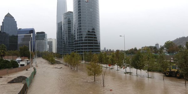 Mapfre se suma a demandas por desborde del Mapocho en 2016 y desata nueva disputa