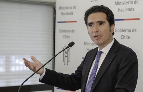 Hacienda califica de "noticia positiva" Imacec de enero y Briones plantea que cese de la violencia es "condición necesaria" para retomar crecimiento