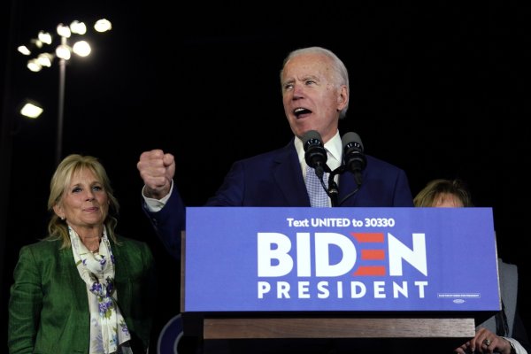 Biden logra un gran resultado en el Super Martes, pero Sanders vence en California