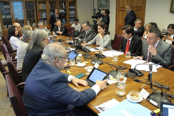 Ministra del Trabajo, María José Zaldívar en la comisión de Trabajo del Senado. Foto: Senado