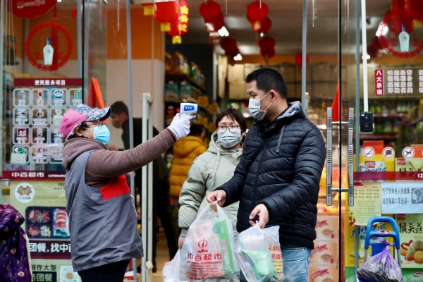 China logra estabilizar el consumo tras el impacto del coronavirus, pese a dificultades comerciales