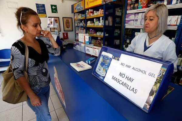 Productores de mascarillas y alcohol gel revelan estrategia para "intentar" cubrir la explosiva demanda por el coronavirus