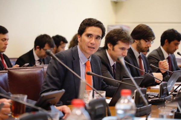 Briones pone paños fríos a alta inflación y dice que efecto de alza del dólar "es transitorio"