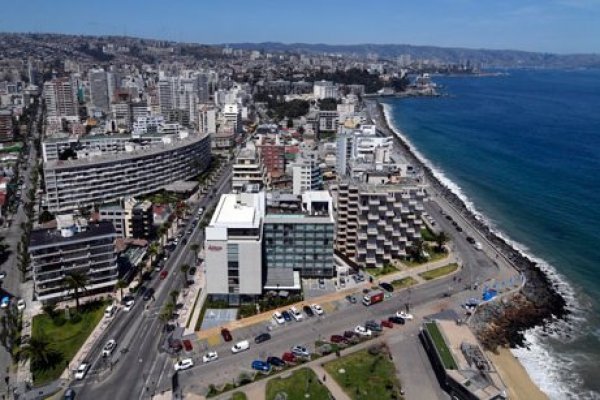 En 2019 la participación de mujeres en el empleo del turismo superó el 50% en todas las regiones